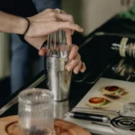 Bar d’intérieur : 6 styles déco pour l’intégrer à votre salon 