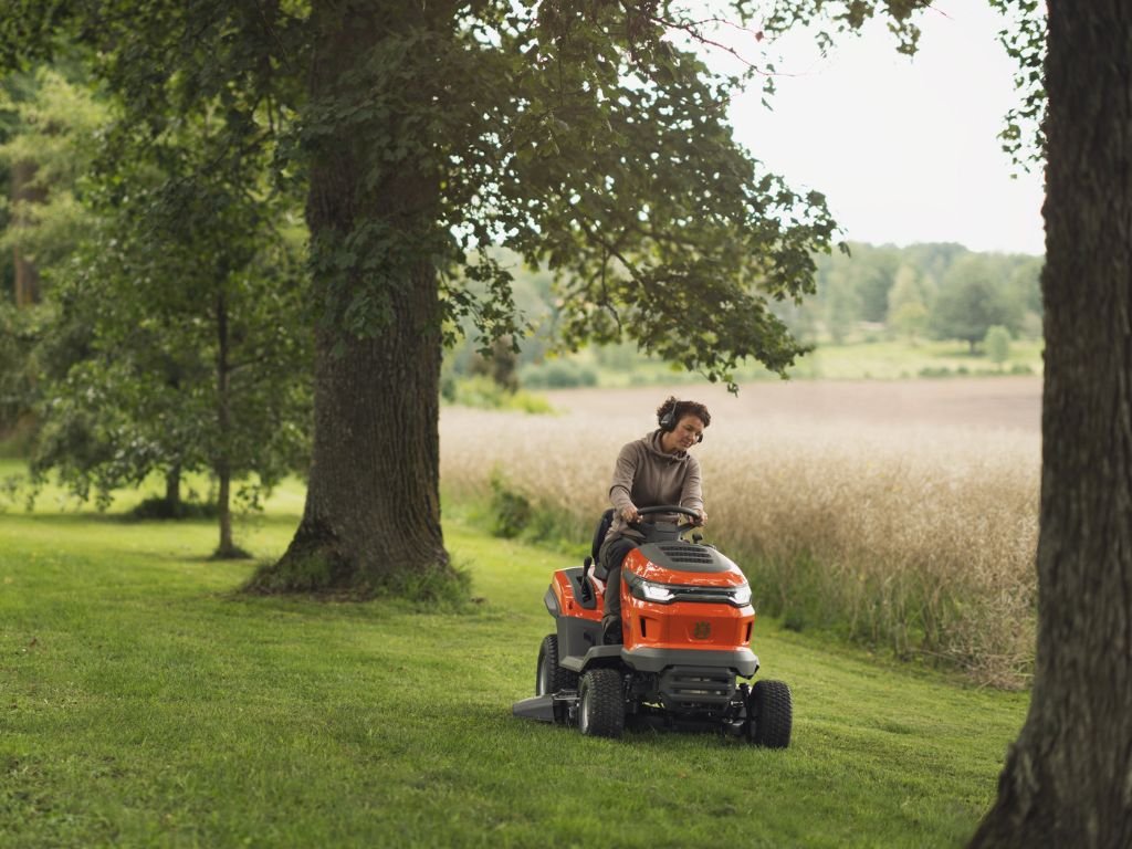Les meilleures solutions pour entretenir un grand terrain sans effort