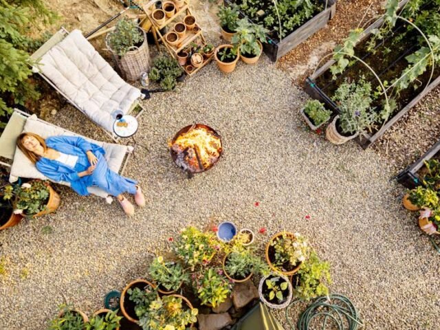 Est-il possible de poser du gravier directement sur terre ?