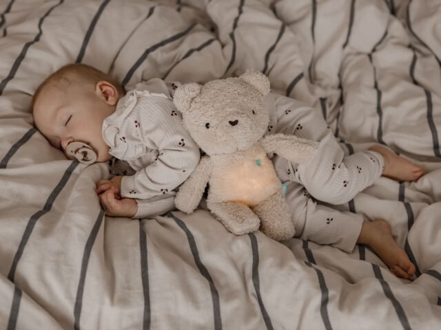 Comment les peluches sonores peuvent-elles améliorer le sommeil de votre bébé ?